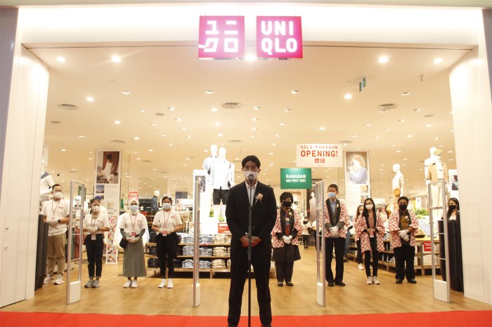 Review kerja di uniqlo